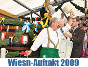 O'zapft is hei&szlig;t es nun auf dem Oktoberfest. Mit 2 Schl&auml;gen er&ouml;ffnete Christian Ude die Wiesn. Infos, Fotos und Videos finden Sie in unserem Oktoberfest Special (Foto: Martin Schmitz)